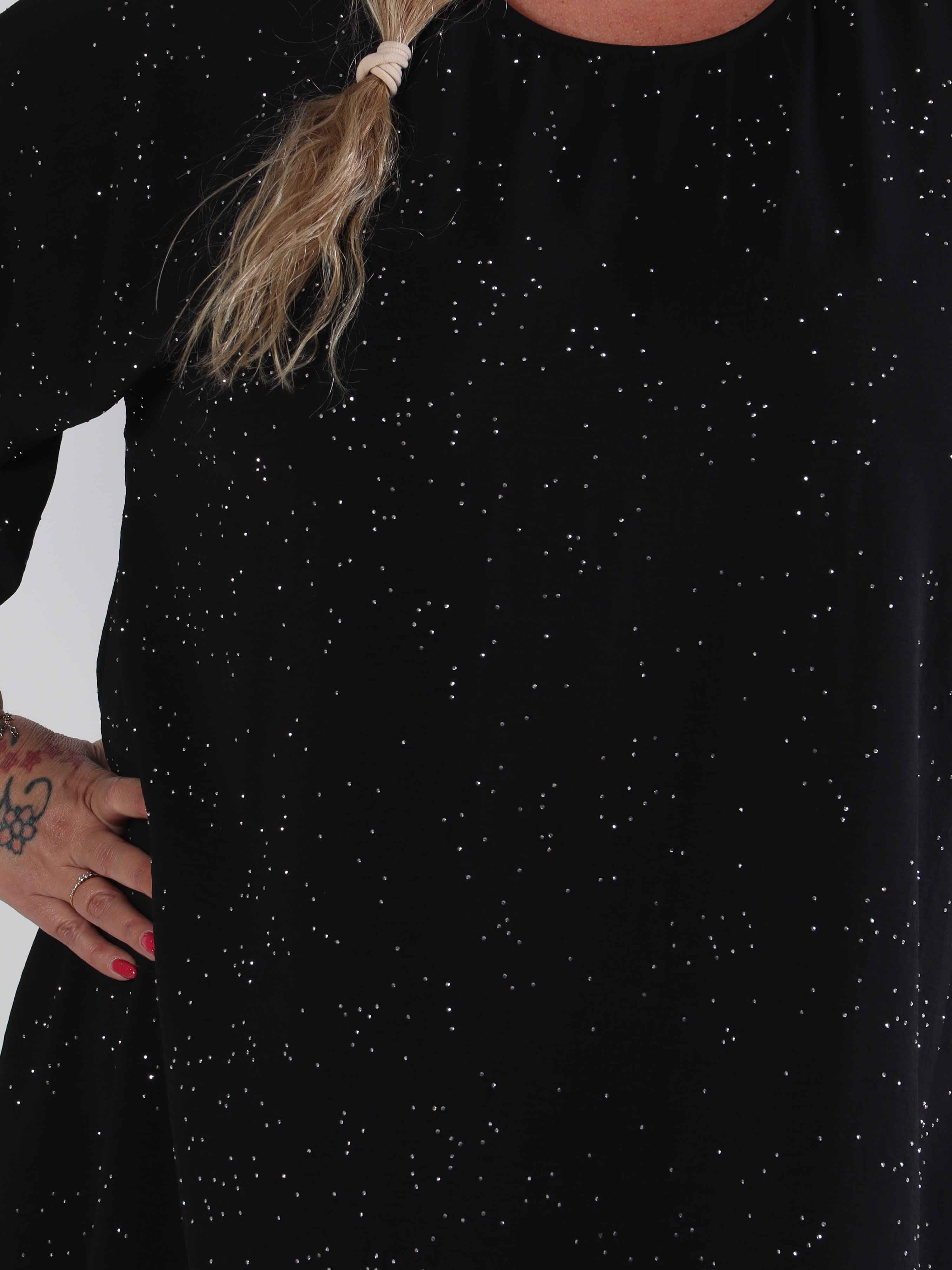 Johanne - Ensfarvet plus size kjole pyntet med similisten